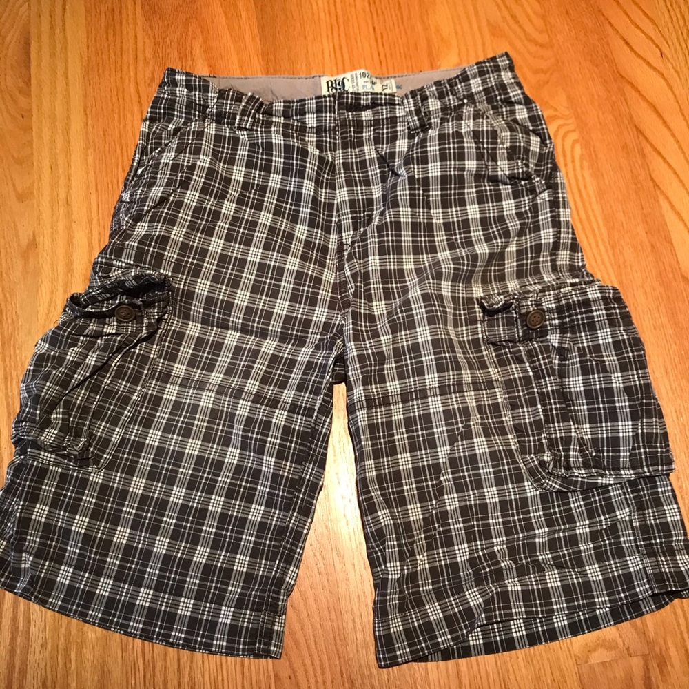 Four pairs of boys cargo shorts size 12. - Picture 3 of 5